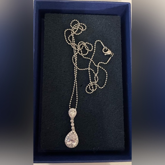 Elegant Silver Tone Cubic Zirconia Pendant Necklace NIB - Picture 6 of 6